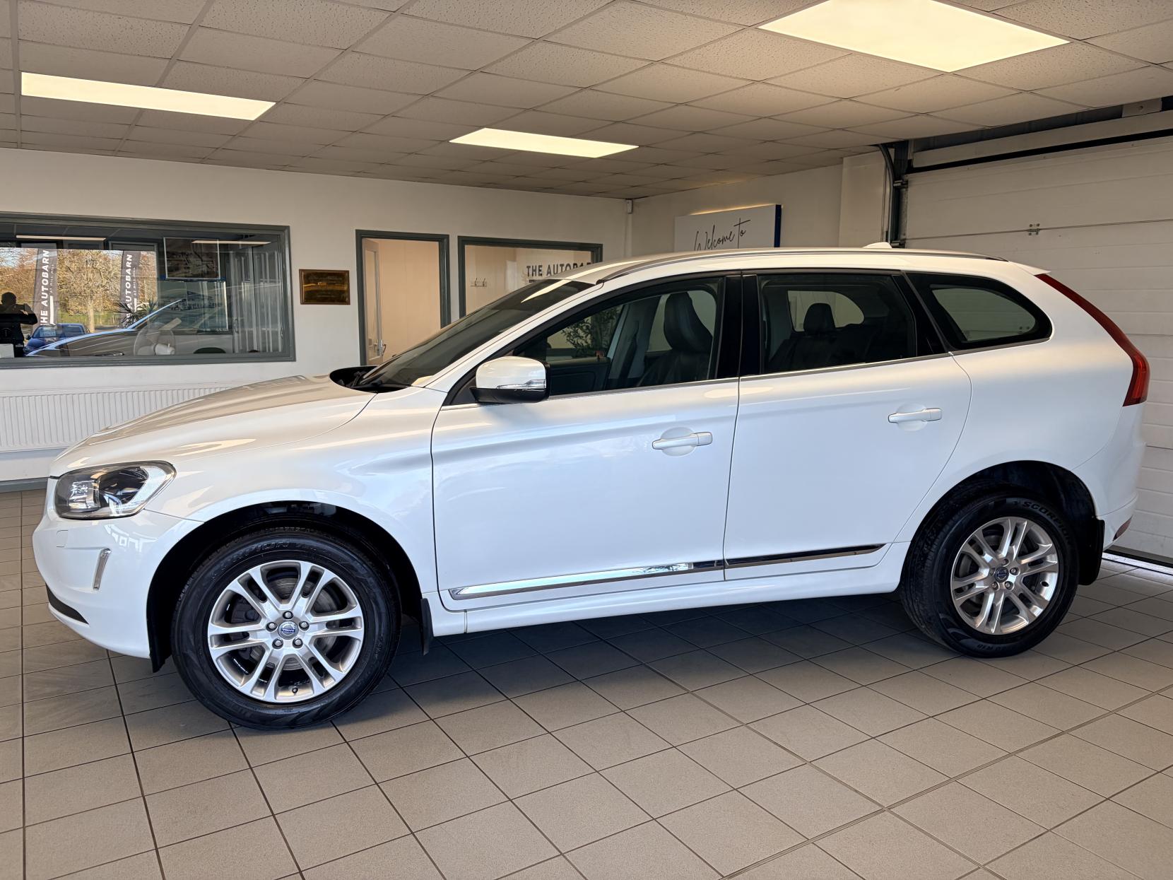 Volvo XC60 2.4 D4 SE Lux SUV 5dr Diesel Geartronic AWD Euro 5 (163 ps)