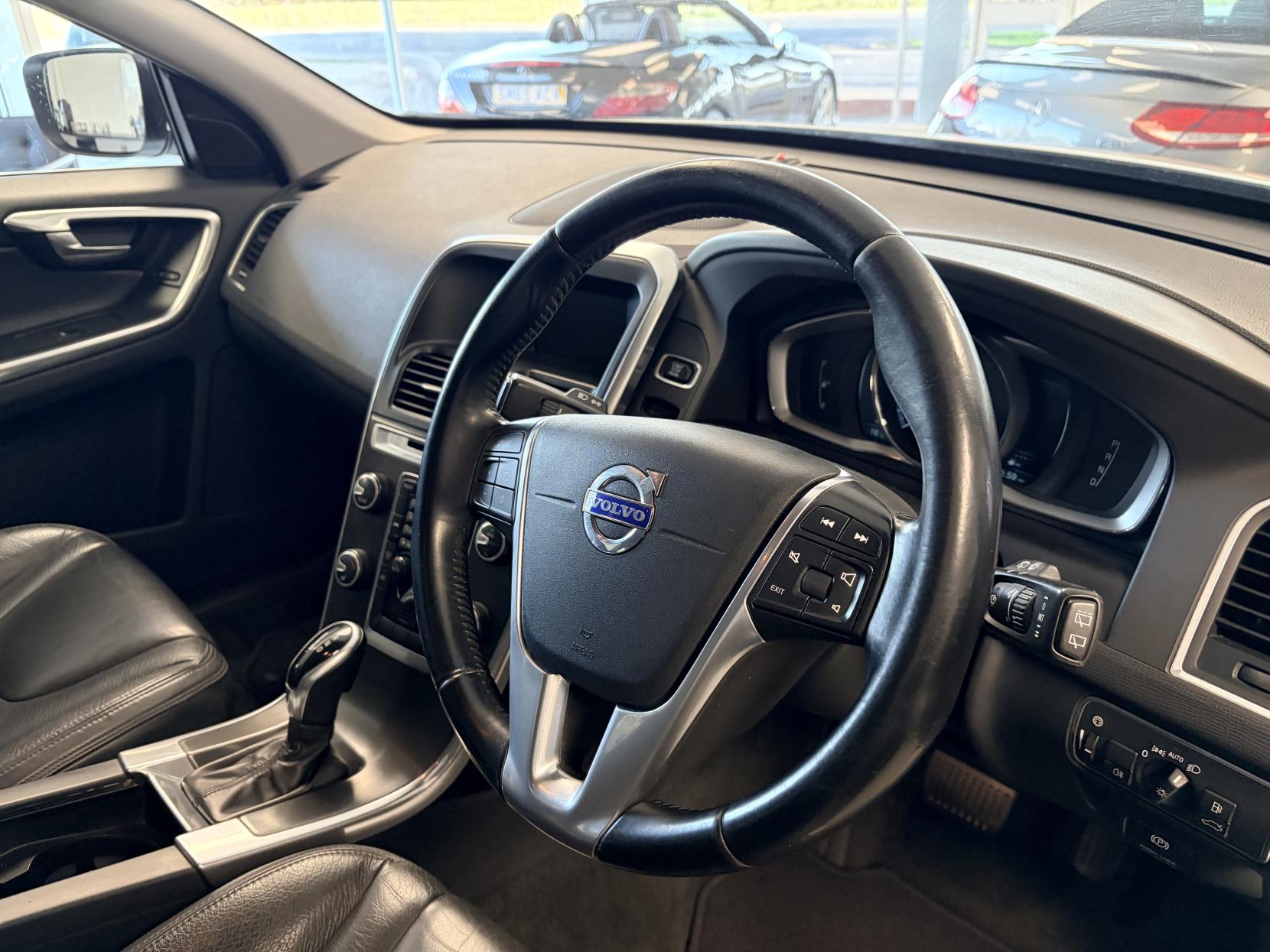 Volvo XC60 2.4 D4 SE Lux SUV 5dr Diesel Geartronic AWD Euro 5 (163 ps)