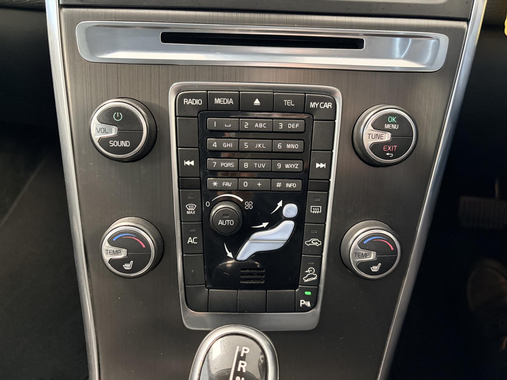 Volvo XC60 2.4 D4 SE Lux SUV 5dr Diesel Geartronic AWD Euro 5 (163 ps)