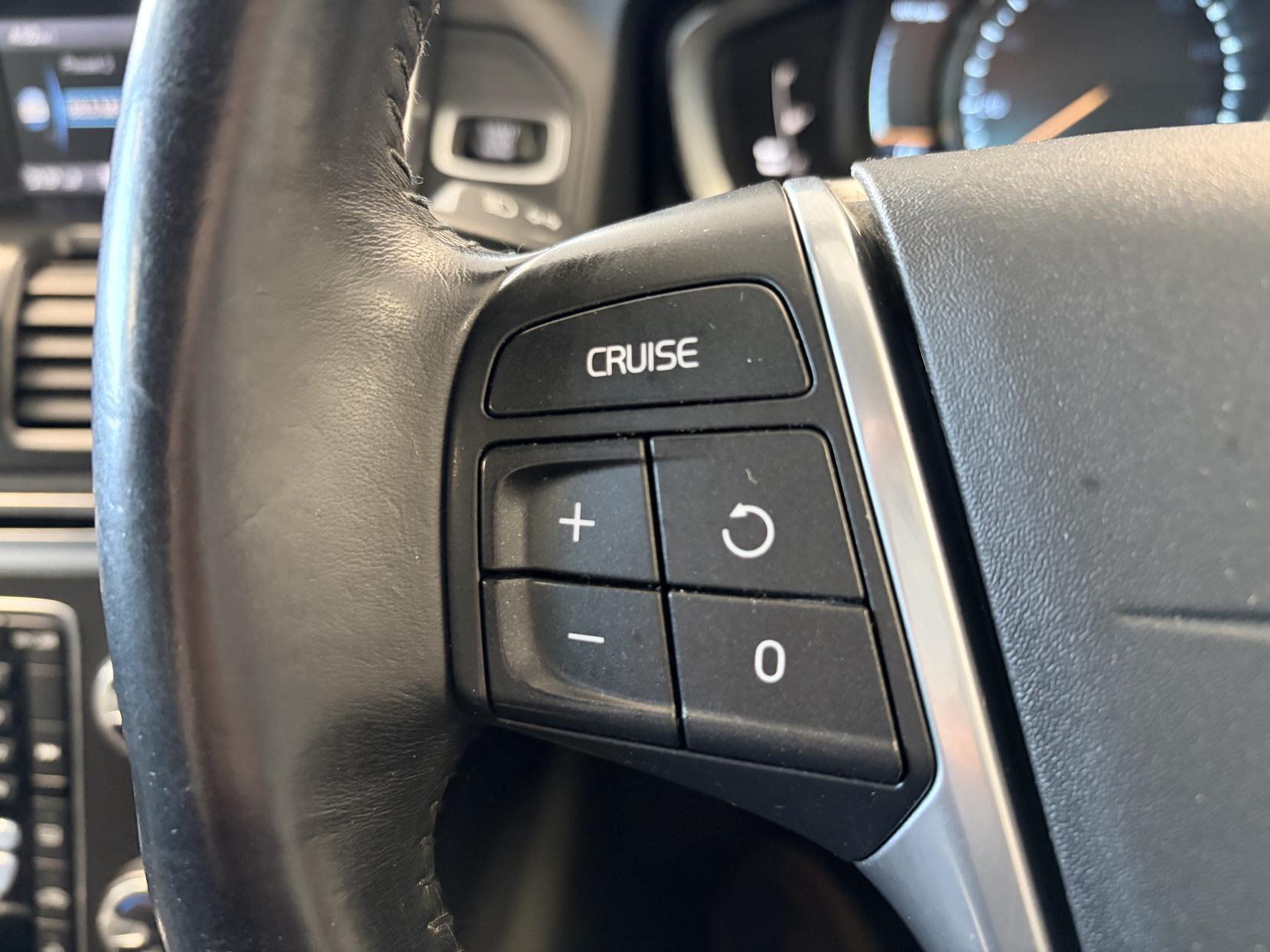 Volvo XC60 2.4 D4 SE Lux SUV 5dr Diesel Geartronic AWD Euro 5 (163 ps)