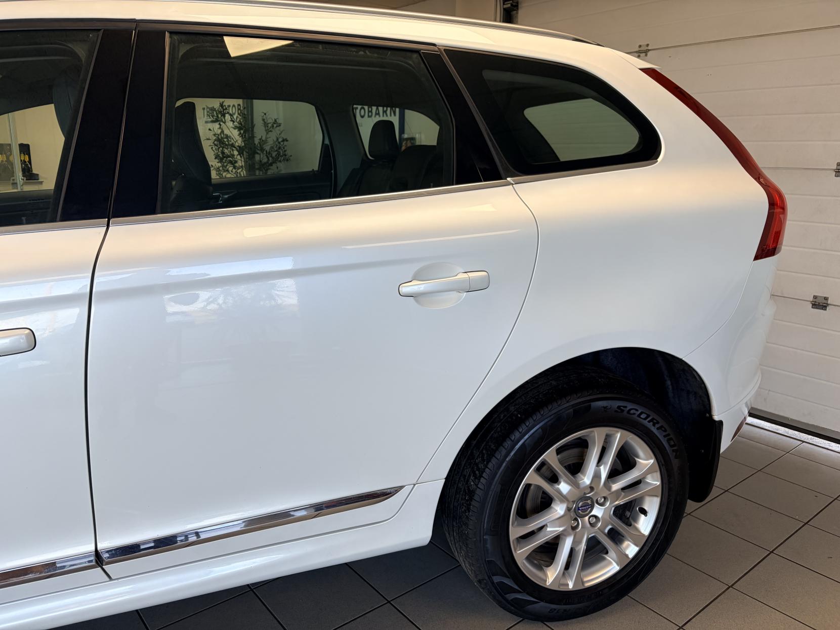 Volvo XC60 2.4 D4 SE Lux SUV 5dr Diesel Geartronic AWD Euro 5 (163 ps)