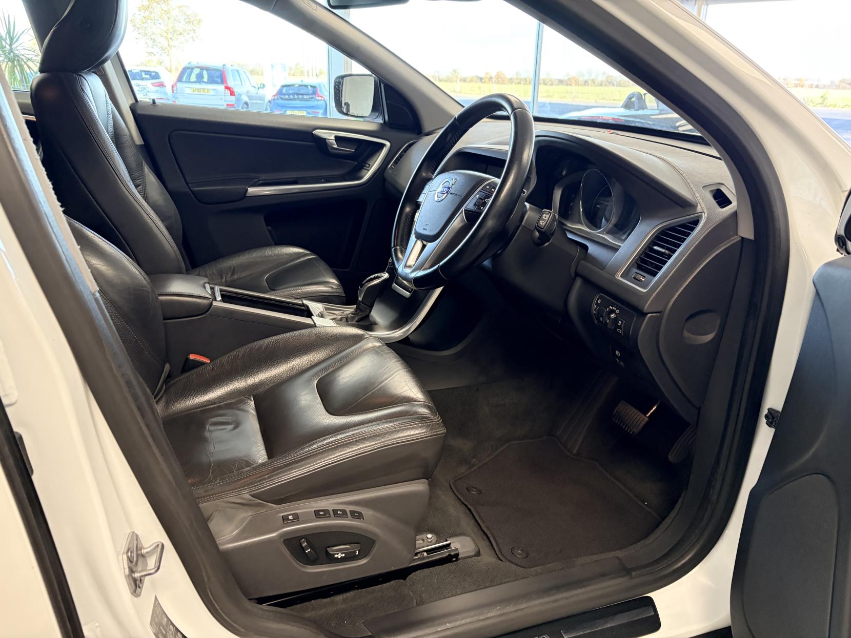 Volvo XC60 2.4 D4 SE Lux SUV 5dr Diesel Geartronic AWD Euro 5 (163 ps)