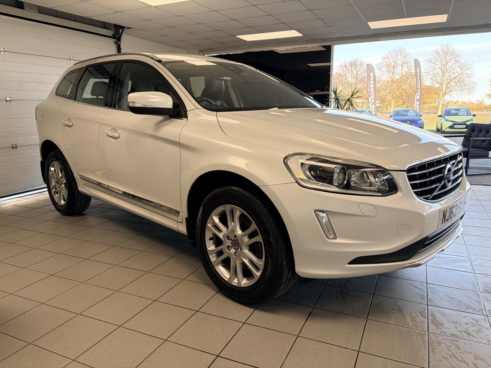 Volvo XC60 2.4 D4 SE Lux SUV 5dr Diesel Geartronic AWD Euro 5 (163 ps)