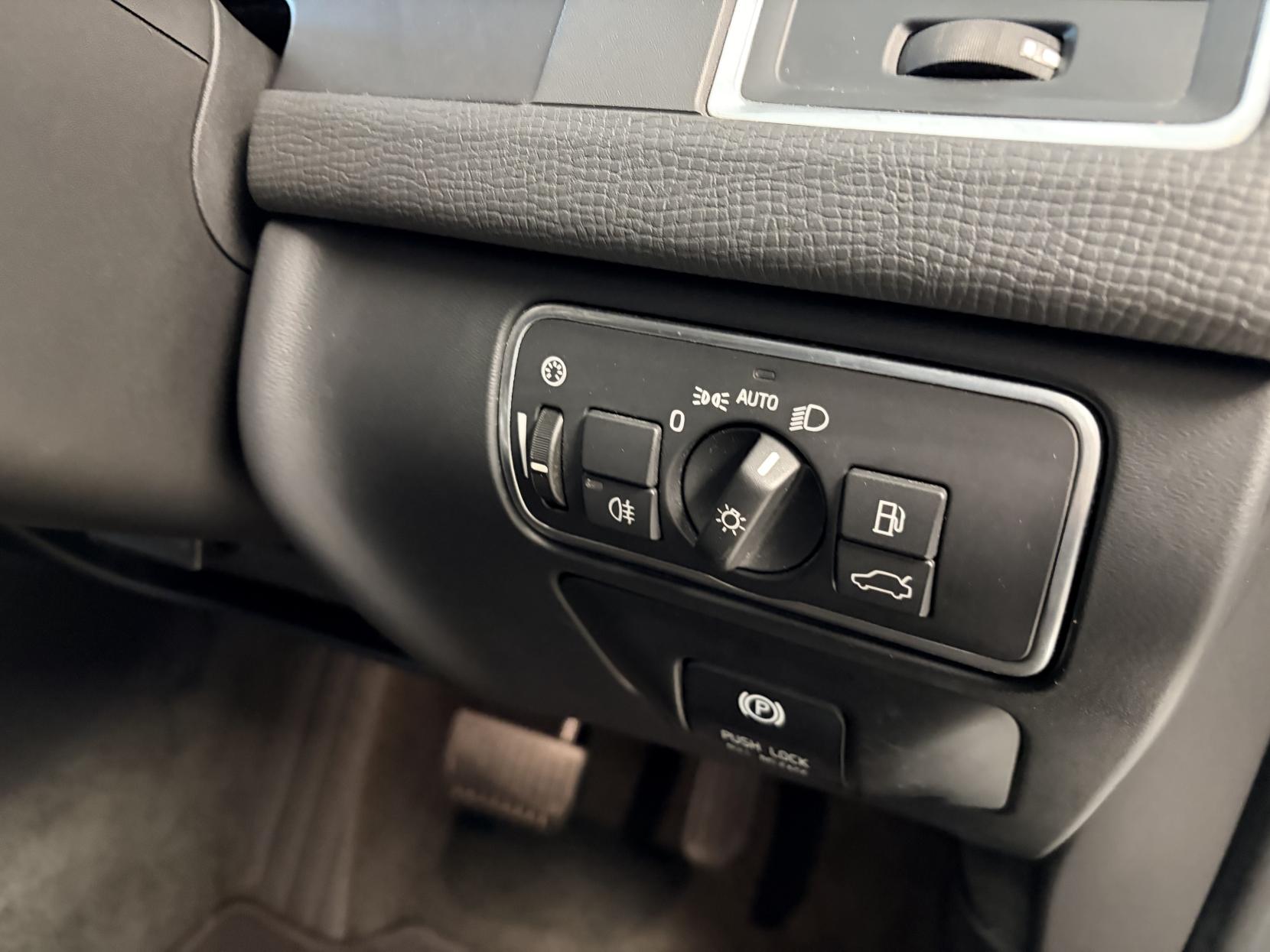 Volvo XC60 2.4 D4 SE Lux SUV 5dr Diesel Geartronic AWD Euro 5 (163 ps)