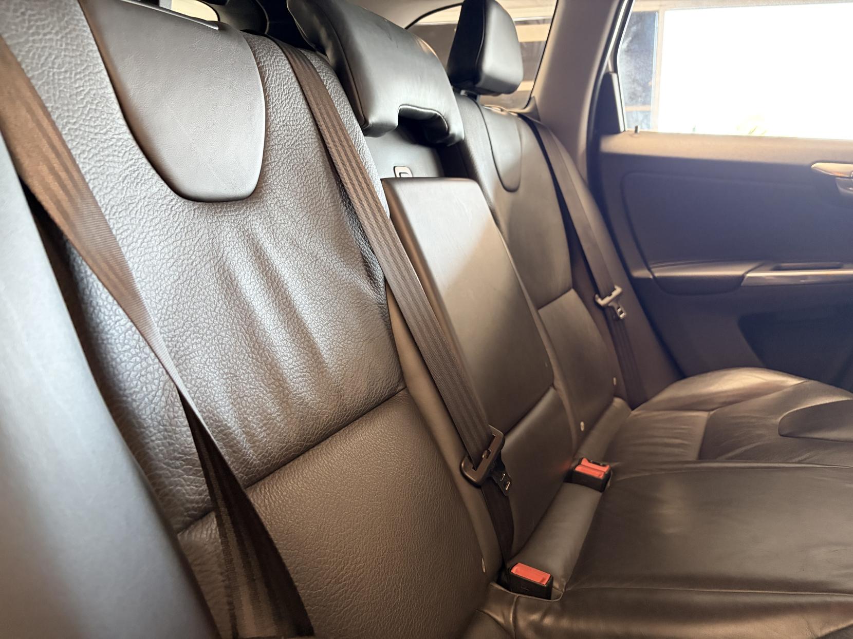 Volvo XC60 2.4 D4 SE Lux SUV 5dr Diesel Geartronic AWD Euro 5 (163 ps)