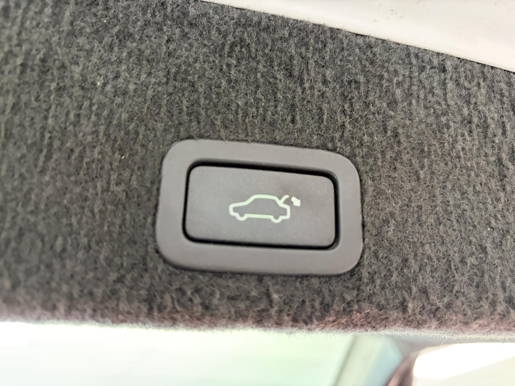 Volvo XC60 2.4 D4 SE Lux SUV 5dr Diesel Geartronic AWD Euro 5 (163 ps)