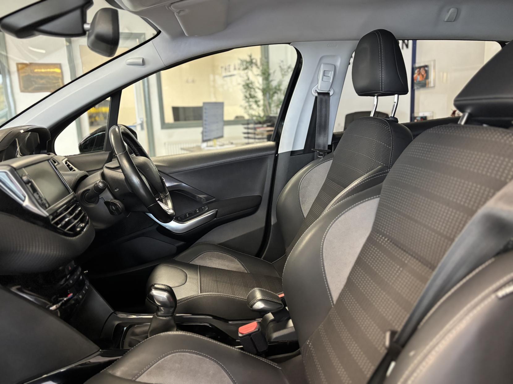 Peugeot 2008 1.2 PureTech Allure SUV 5dr Petrol Manual Euro 6 (s/s) (110 ps)