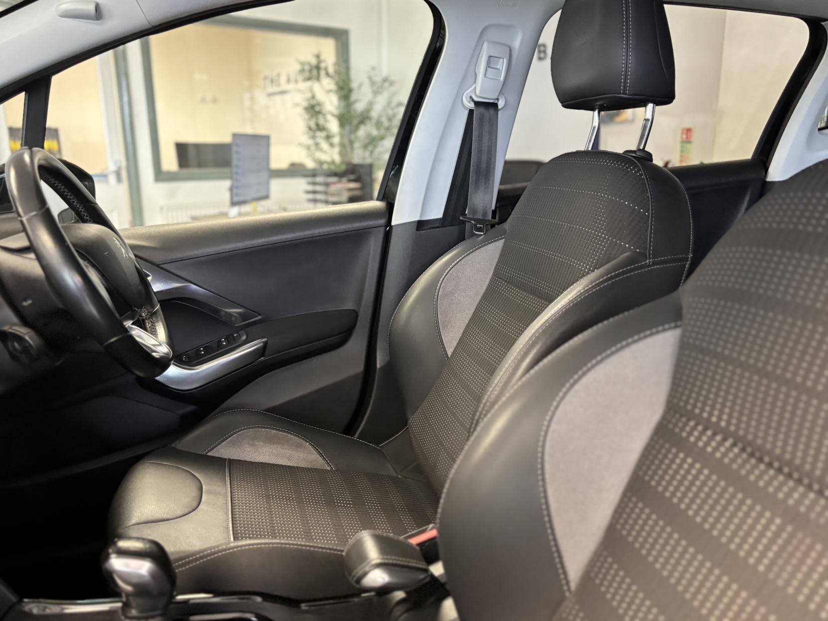 Peugeot 2008 1.2 PureTech Allure SUV 5dr Petrol Manual Euro 6 (s/s) (110 ps)