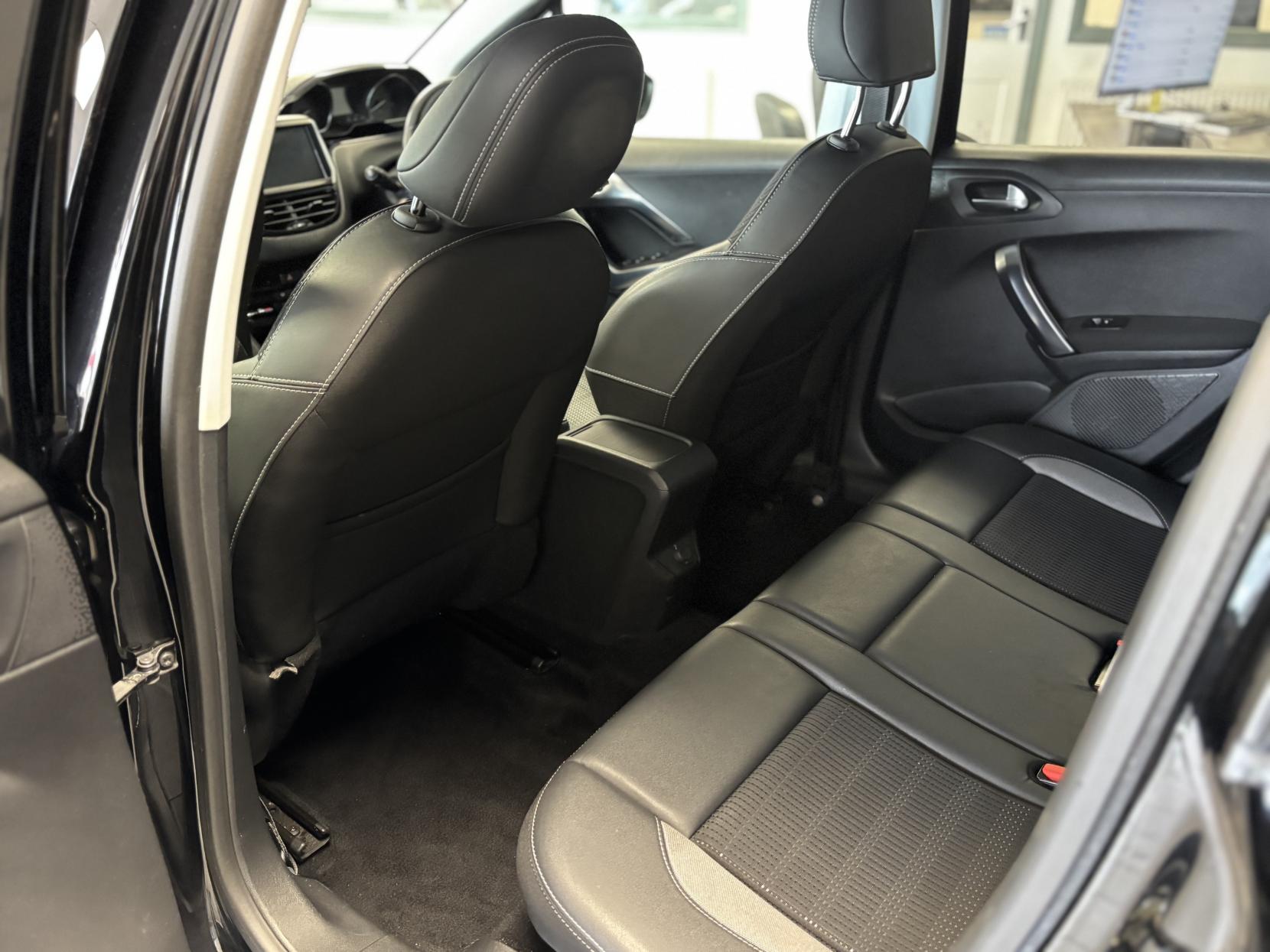 Peugeot 2008 1.2 PureTech Allure SUV 5dr Petrol Manual Euro 6 (s/s) (110 ps)