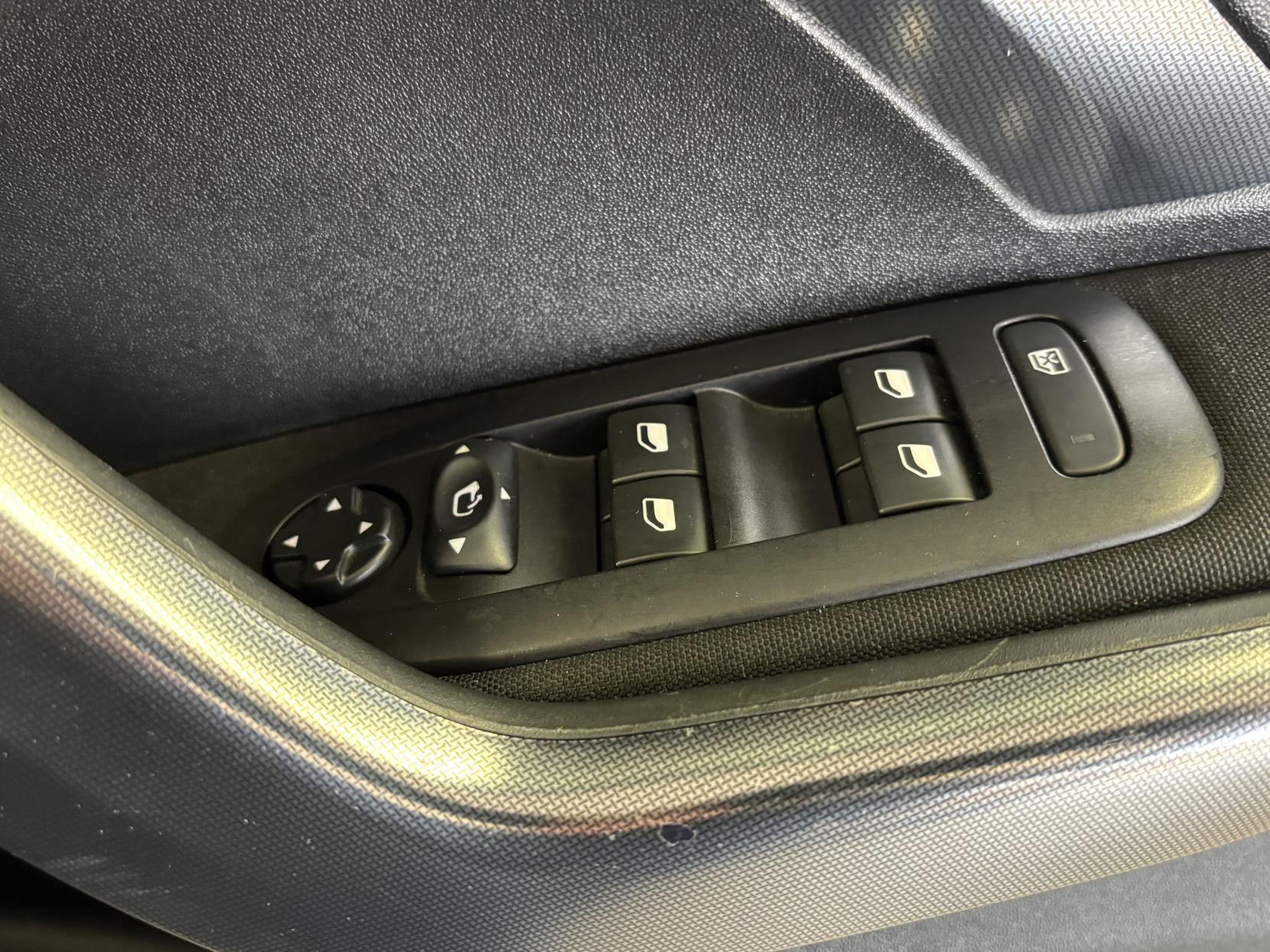 Peugeot 2008 1.2 PureTech Allure SUV 5dr Petrol Manual Euro 6 (s/s) (110 ps)