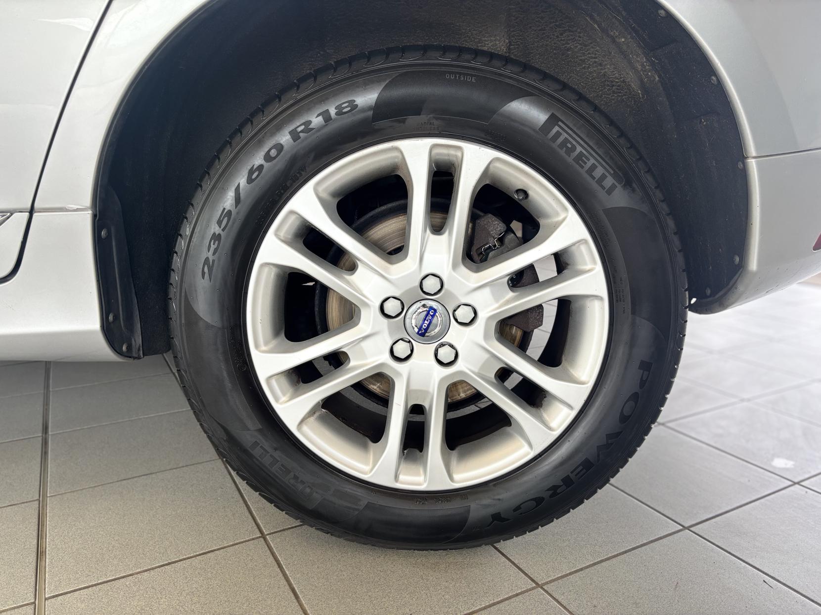 Volvo XC60 2.4 D4 SE Lux Nav SUV 5dr Diesel Geartronic AWD Euro 5 (181 ps)