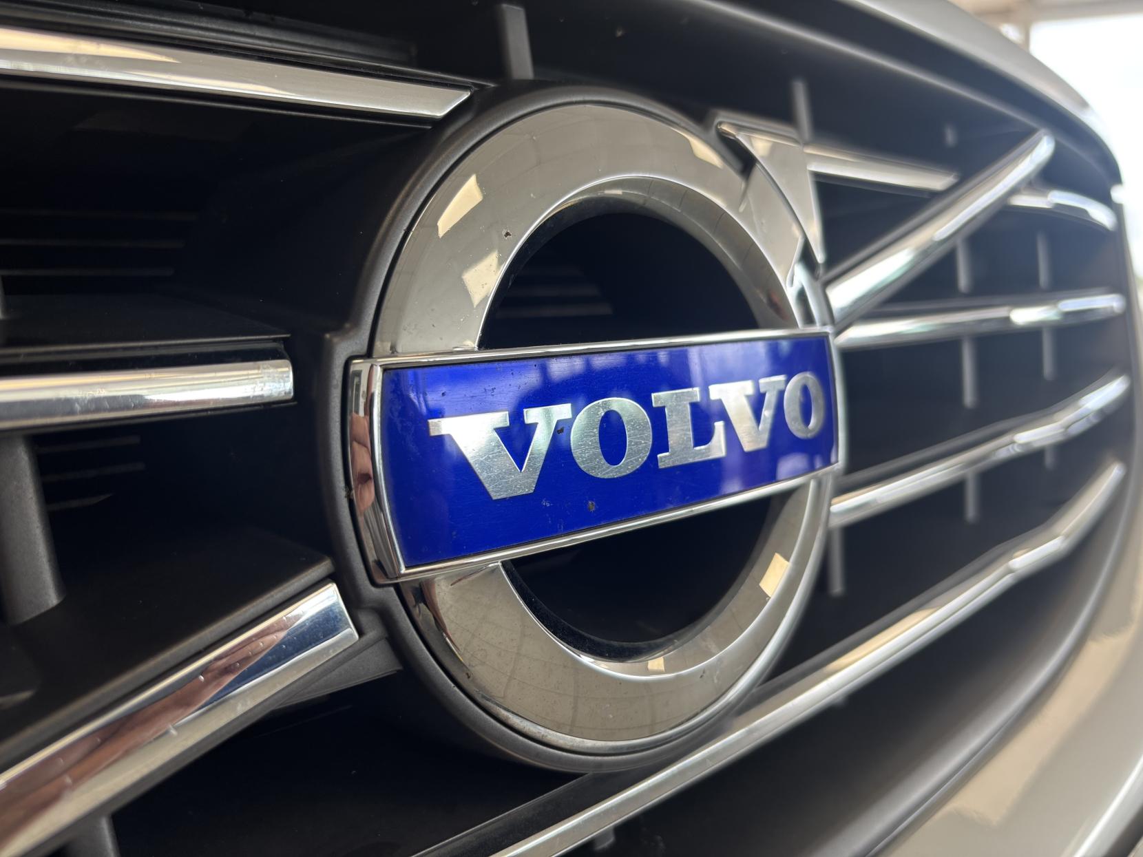 Volvo XC60 2.4 D4 SE Lux Nav SUV 5dr Diesel Geartronic AWD Euro 5 (181 ps)