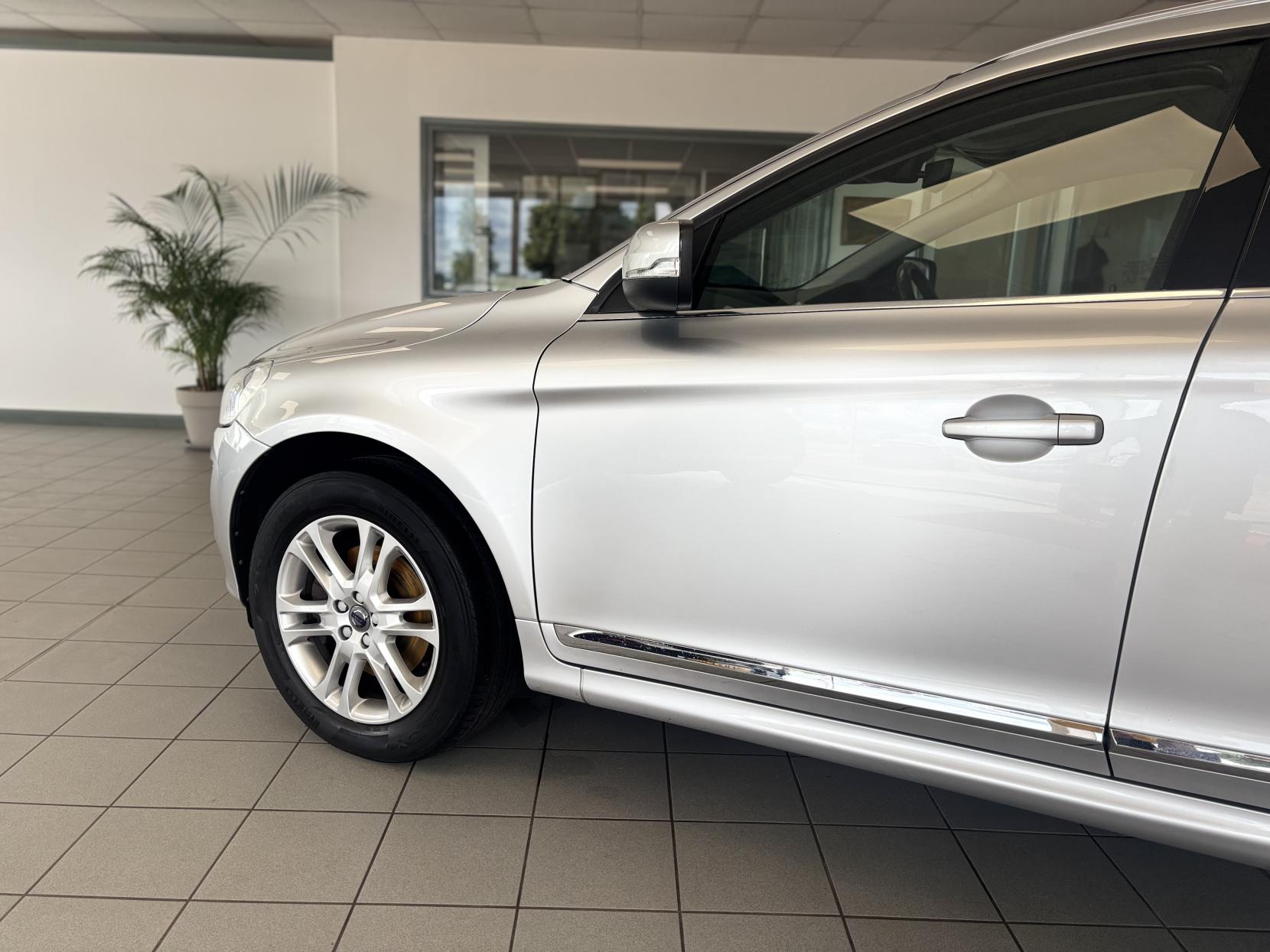 Volvo XC60 2.4 D4 SE Lux Nav SUV 5dr Diesel Geartronic AWD Euro 5 (181 ps)