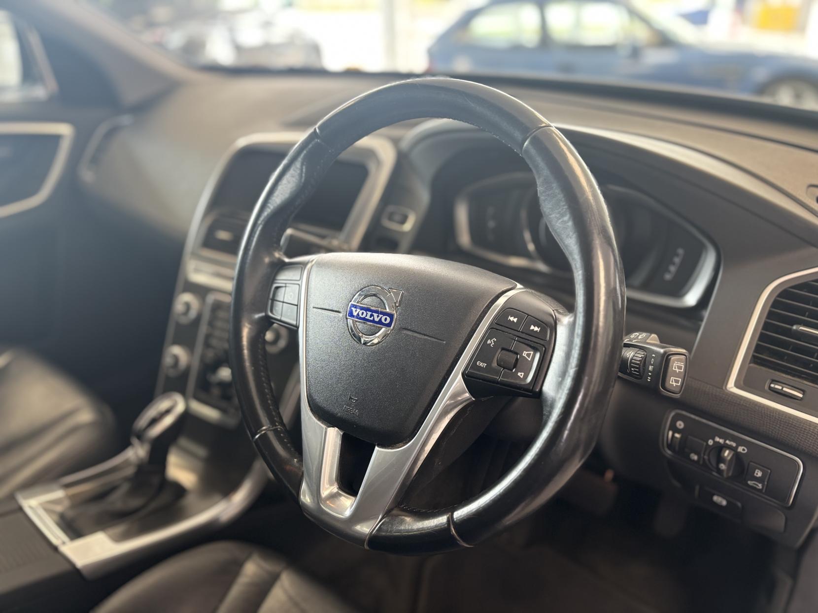 Volvo XC60 2.4 D4 SE Lux Nav SUV 5dr Diesel Geartronic AWD Euro 5 (181 ps)