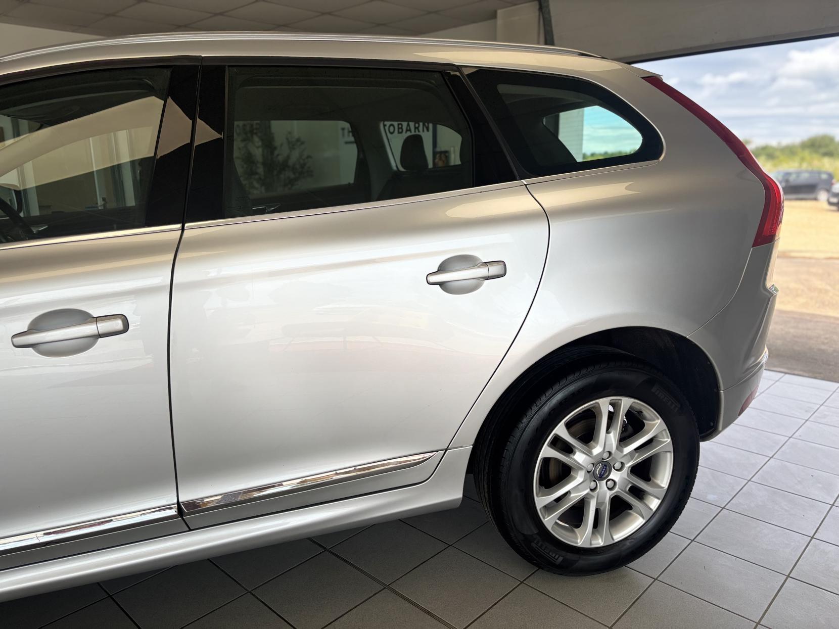 Volvo XC60 2.4 D4 SE Lux Nav SUV 5dr Diesel Geartronic AWD Euro 5 (181 ps)