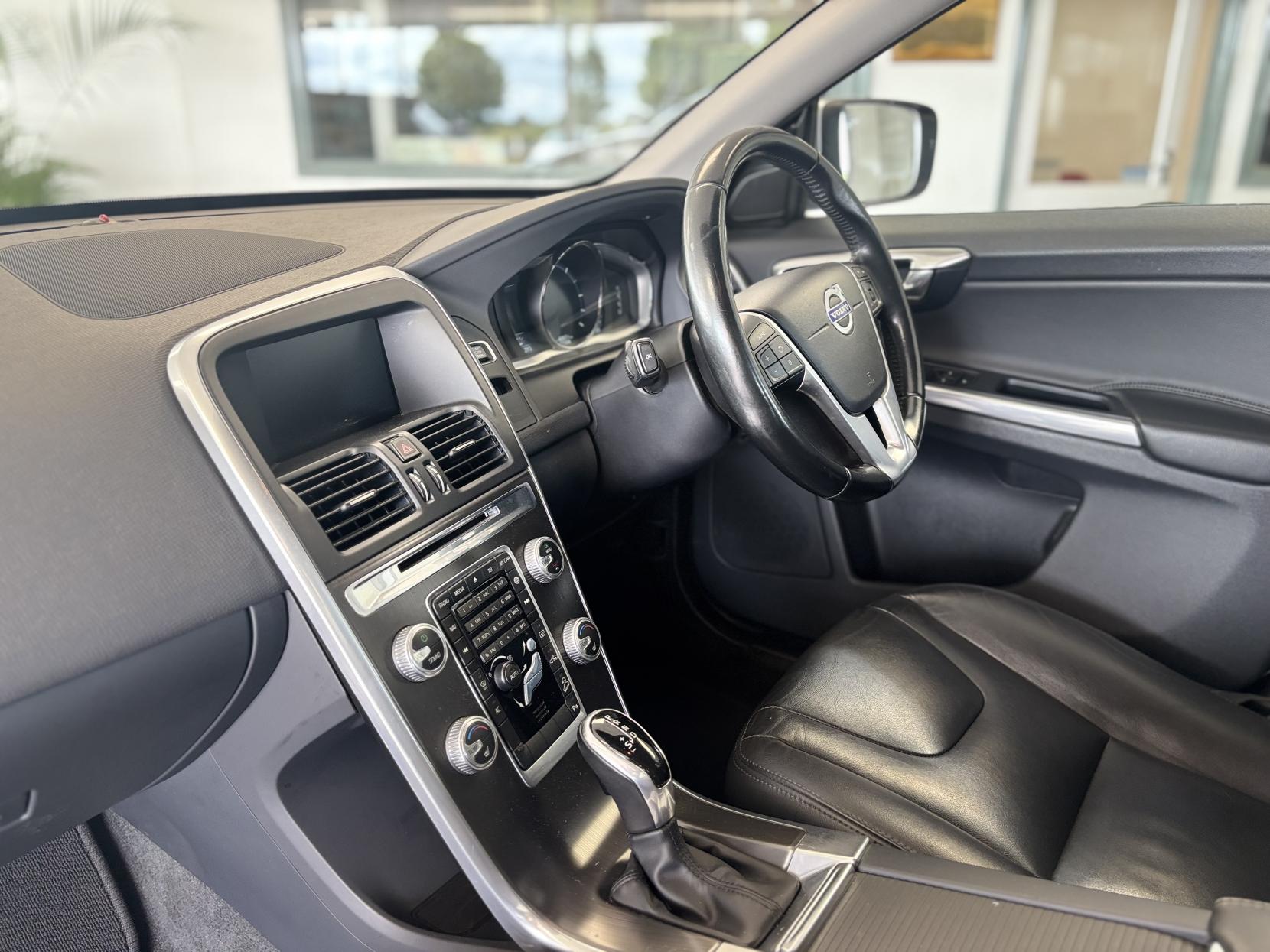 Volvo XC60 2.4 D4 SE Lux Nav SUV 5dr Diesel Geartronic AWD Euro 5 (181 ps)