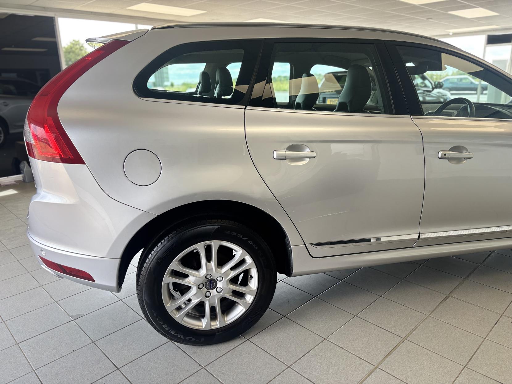 Volvo XC60 2.4 D4 SE Lux Nav SUV 5dr Diesel Geartronic AWD Euro 5 (181 ps)