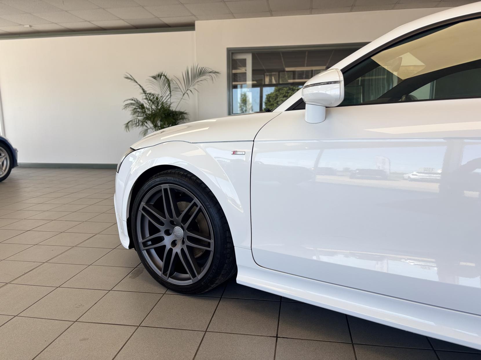 Audi TT 2.0 TFSI Black Edition Coupe 3dr Petrol Manual Euro 5 (s/s) (211 ps)