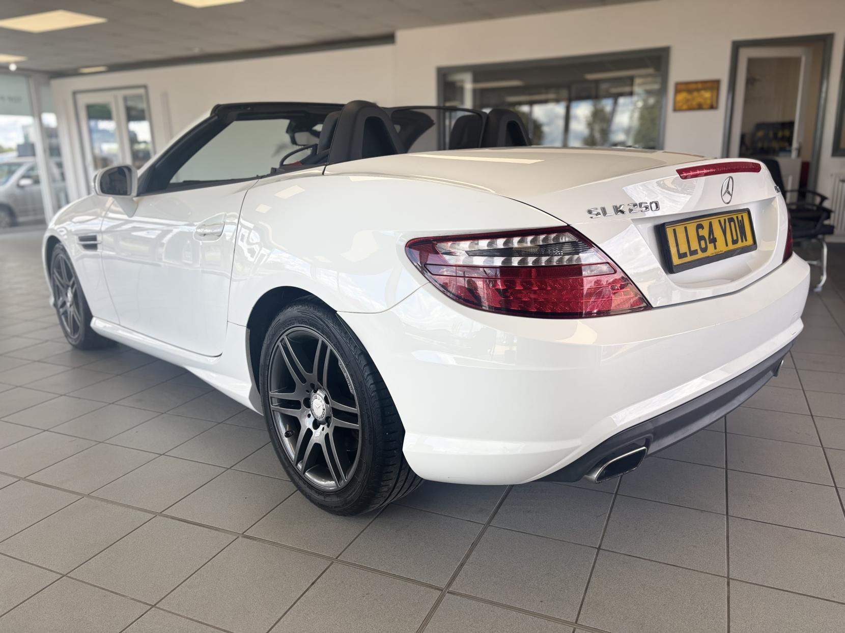 Mercedes-Benz SLK 2.1 SLK250 CDI AMG Sport Convertible 2dr Diesel G-Tronic+ Euro 5 (s/s) (204 ps)