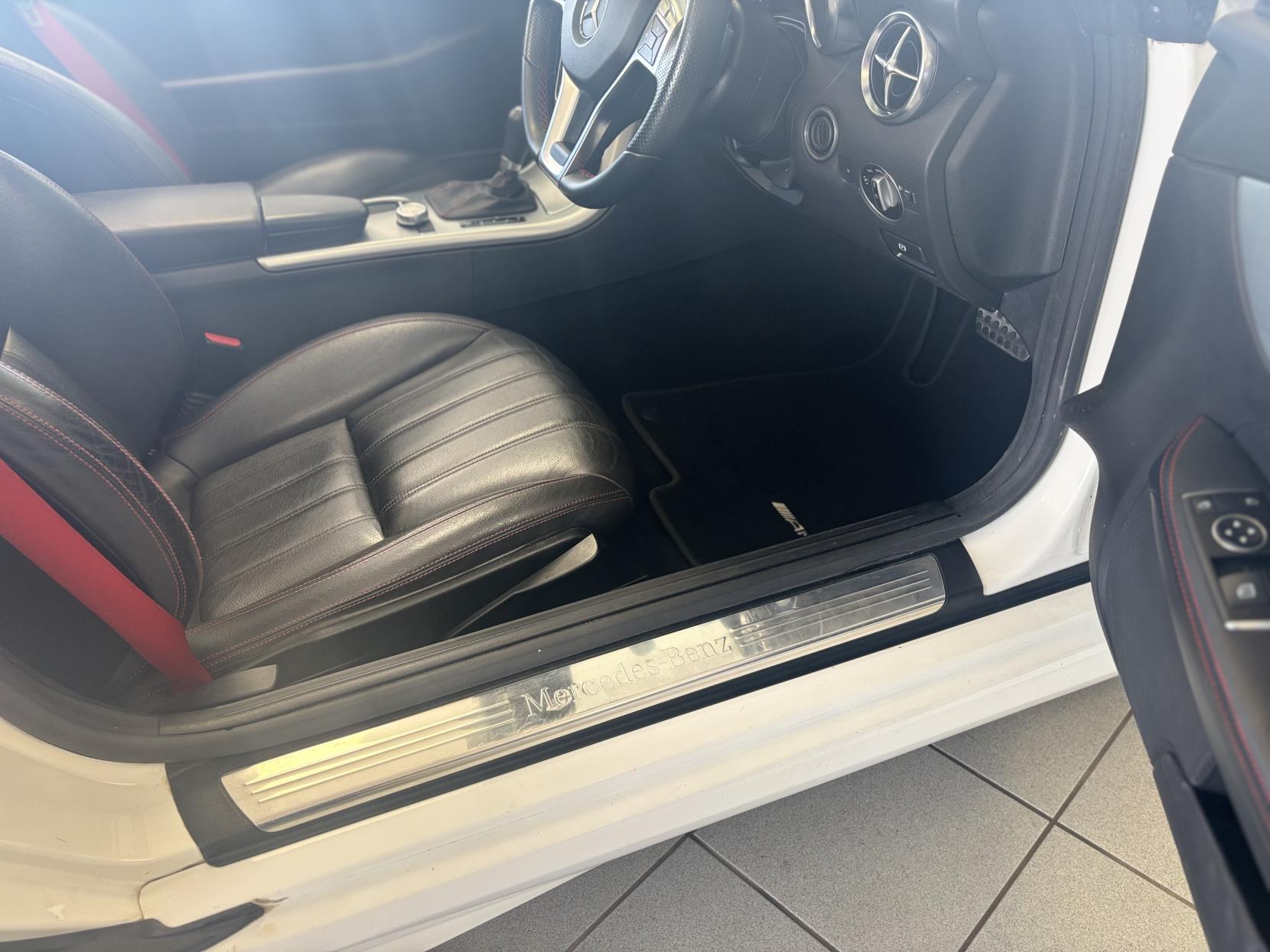 Mercedes-Benz SLK 2.1 SLK250 CDI AMG Sport Convertible 2dr Diesel G-Tronic+ Euro 5 (s/s) (204 ps)