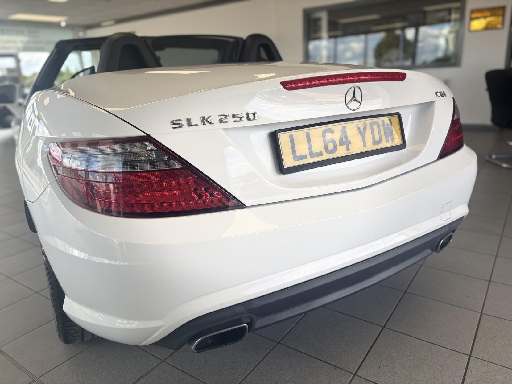 Mercedes-Benz SLK 2.1 SLK250 CDI AMG Sport Convertible 2dr Diesel G-Tronic+ Euro 5 (s/s) (204 ps)