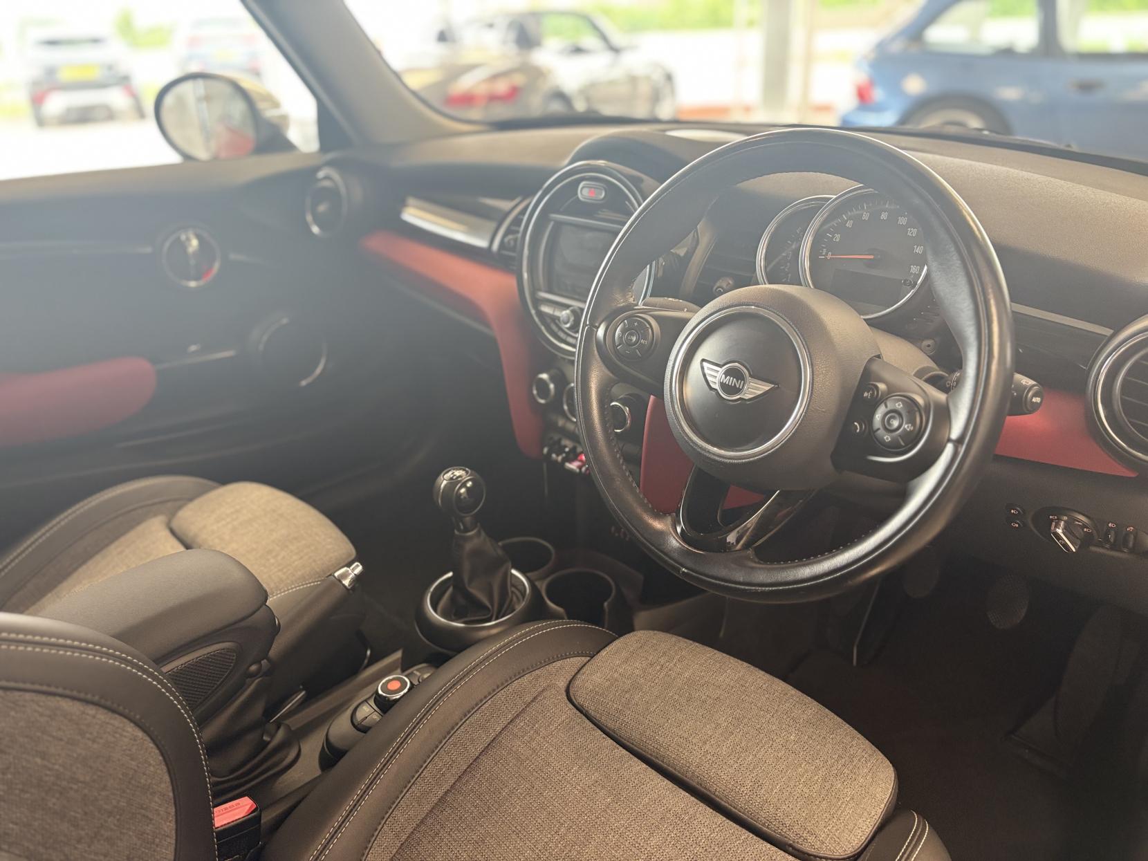 MINI Hatch 1.5 Cooper D Hatchback 3dr Diesel Manual Euro 6 (s/s) (116 ps)