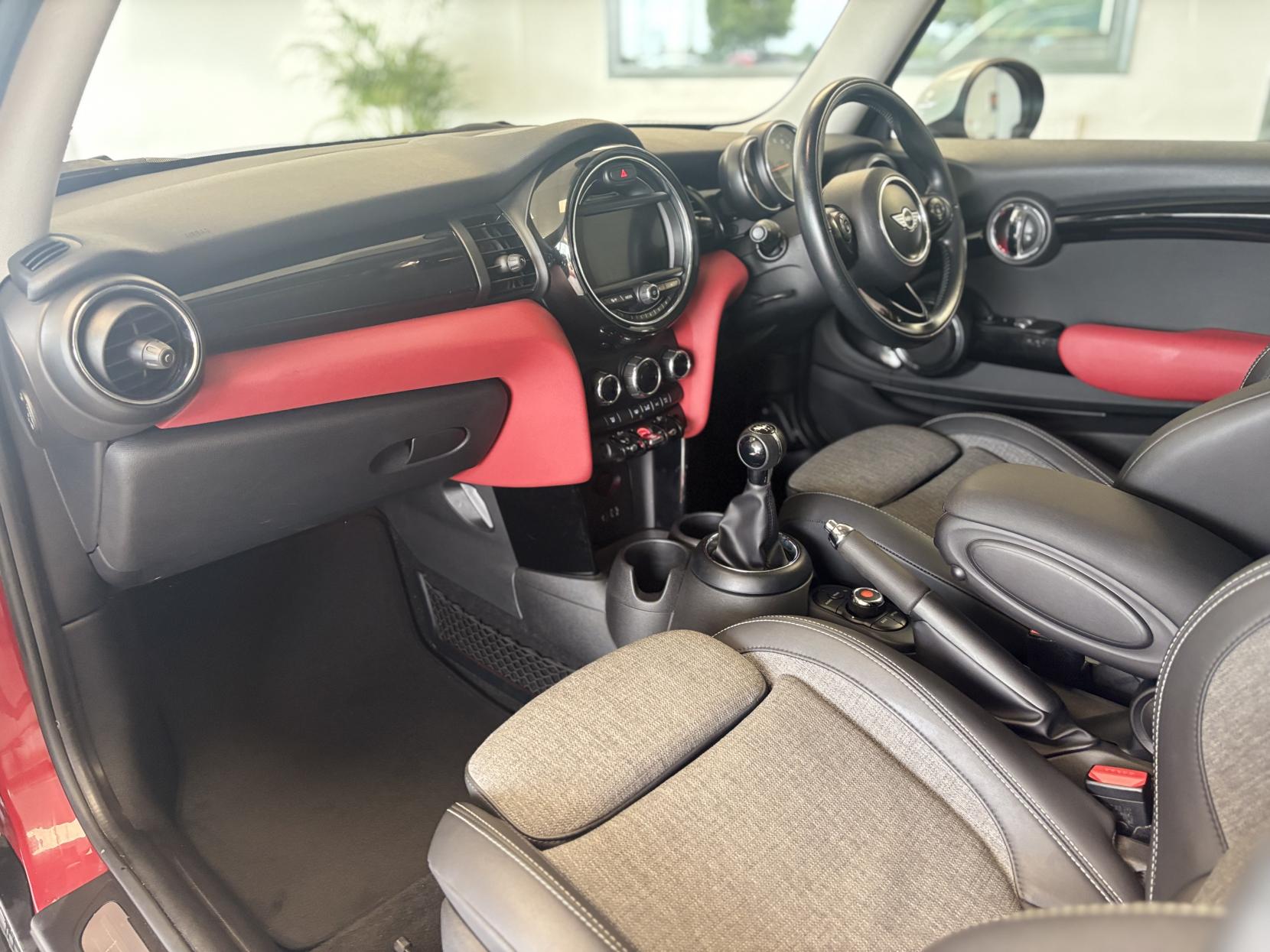MINI Hatch 1.5 Cooper D Hatchback 3dr Diesel Manual Euro 6 (s/s) (116 ps)