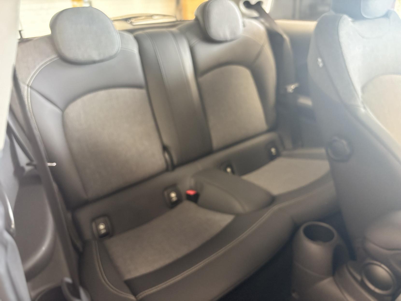 MINI Hatch 1.5 Cooper D Hatchback 3dr Diesel Manual Euro 6 (s/s) (116 ps)