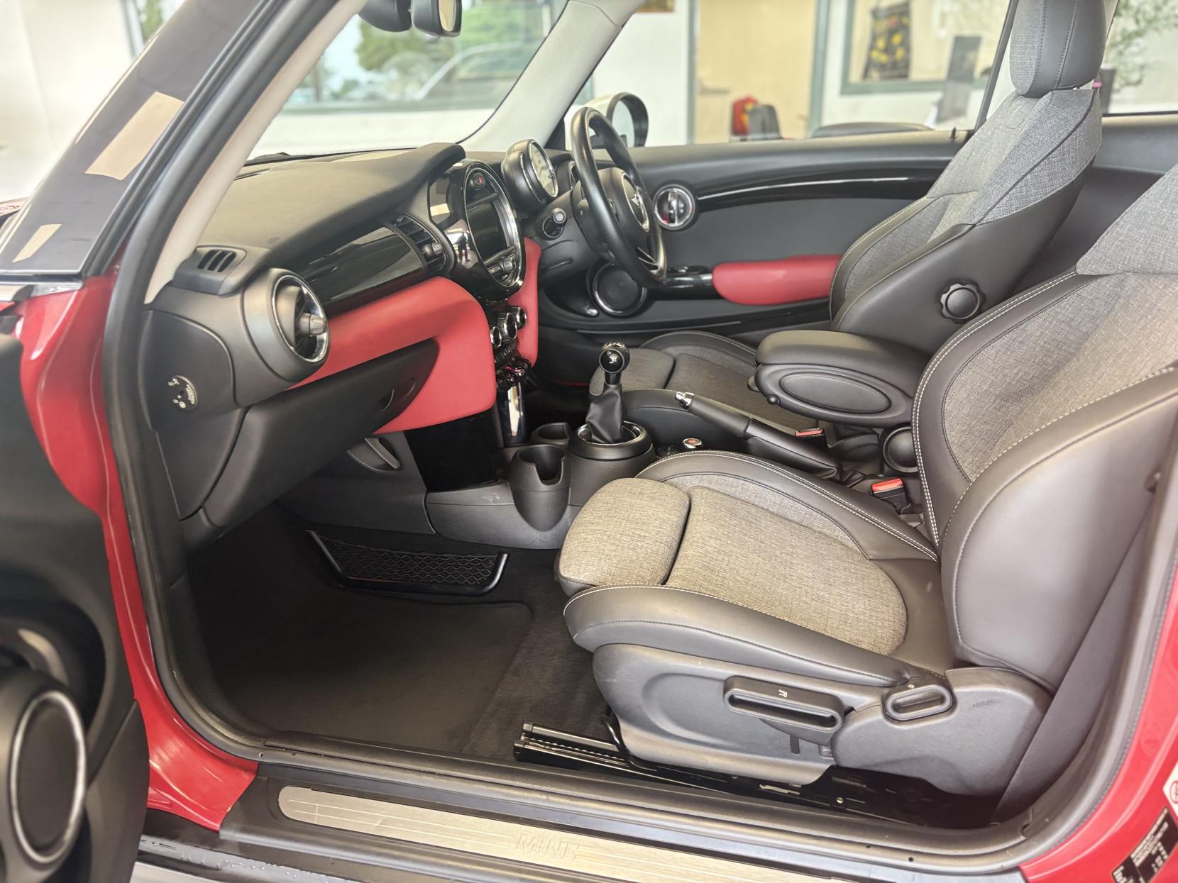 MINI Hatch 1.5 Cooper D Hatchback 3dr Diesel Manual Euro 6 (s/s) (116 ps)