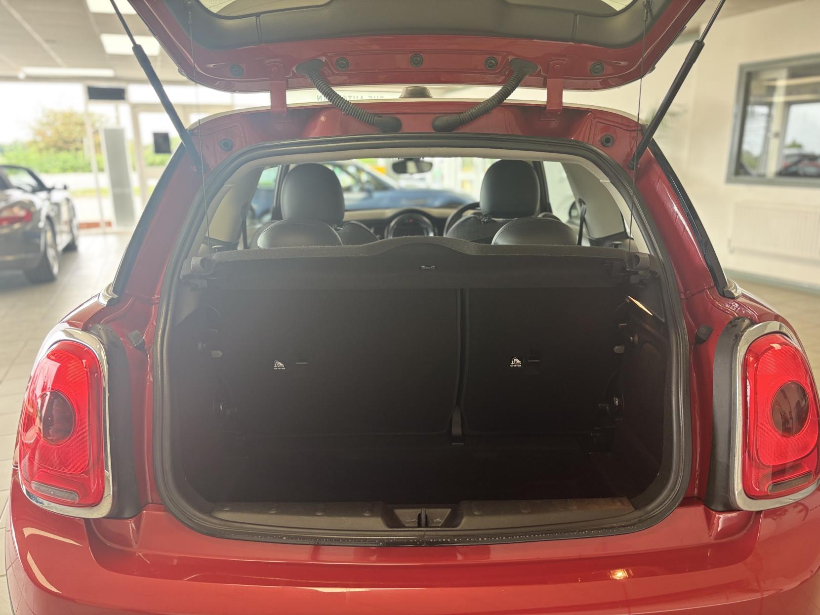 MINI Hatch 1.5 Cooper D Hatchback 3dr Diesel Manual Euro 6 (s/s) (116 ps)