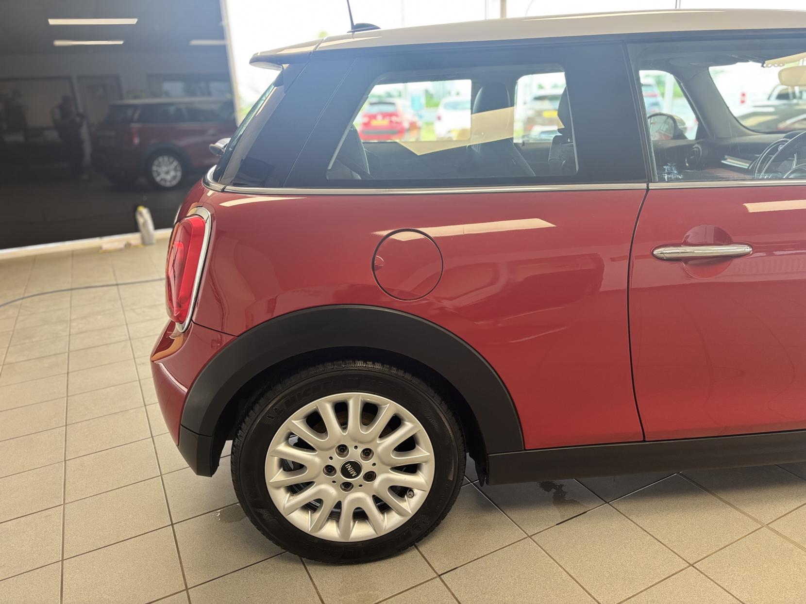 MINI Hatch 1.5 Cooper D Hatchback 3dr Diesel Manual Euro 6 (s/s) (116 ps)