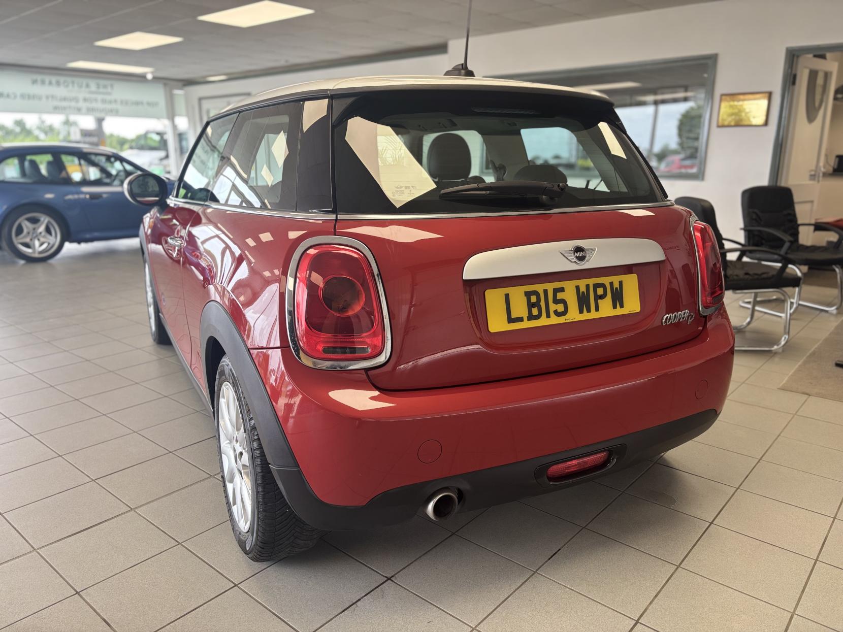 MINI Hatch 1.5 Cooper D Hatchback 3dr Diesel Manual Euro 6 (s/s) (116 ps)