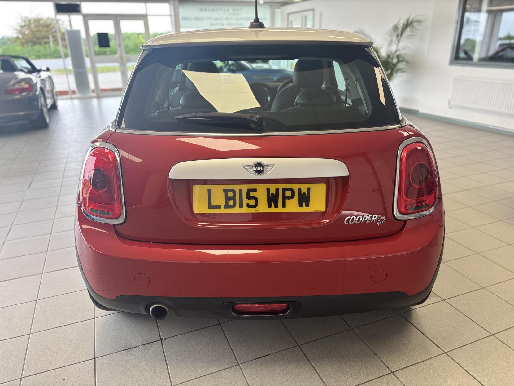 MINI Hatch 1.5 Cooper D Hatchback 3dr Diesel Manual Euro 6 (s/s) (116 ps)