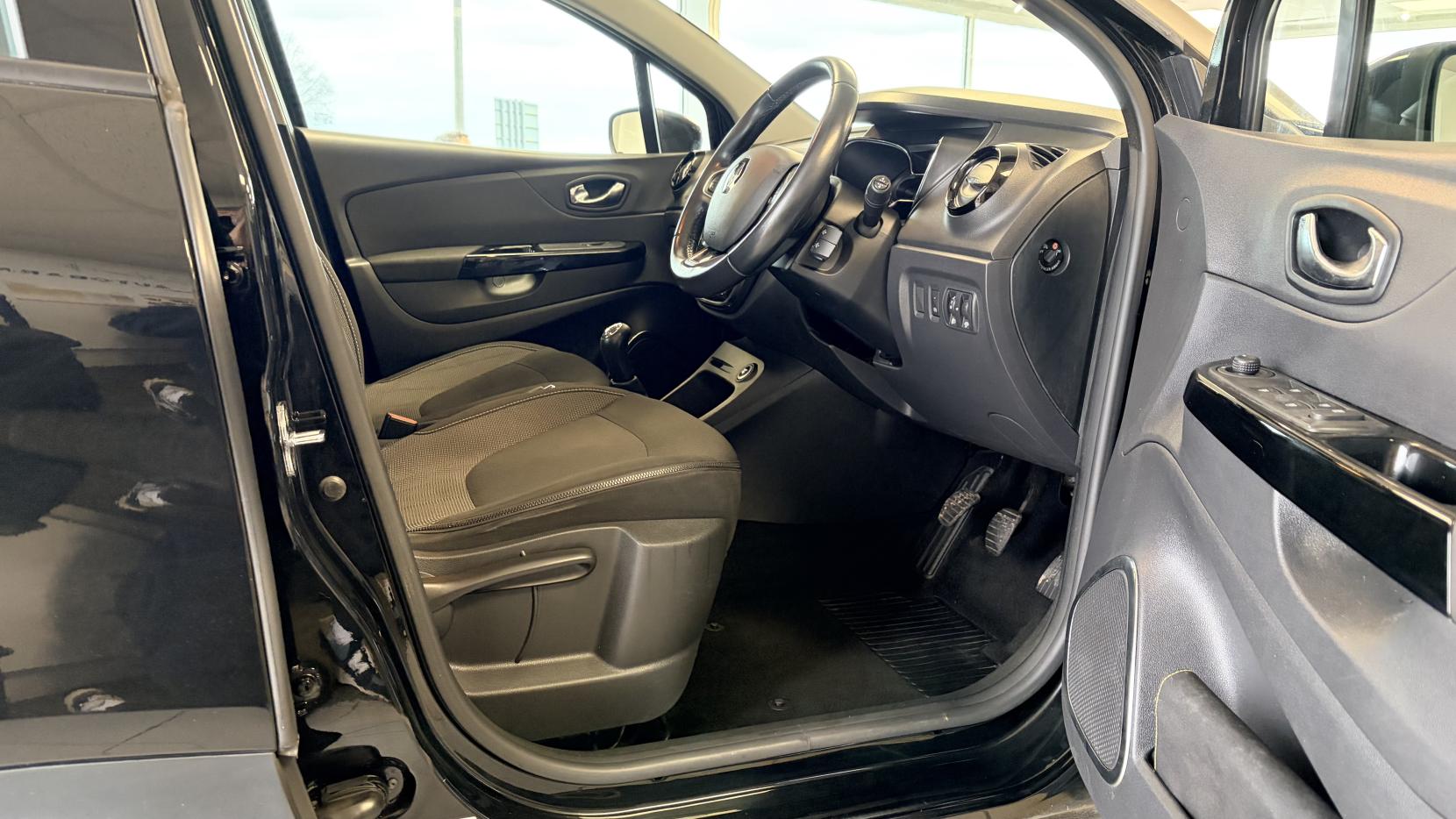 Renault Captur 0.9 TCe ENERGY Dynamique Nav SUV 5dr Petrol Manual Euro 6 (s/s) (90 ps)