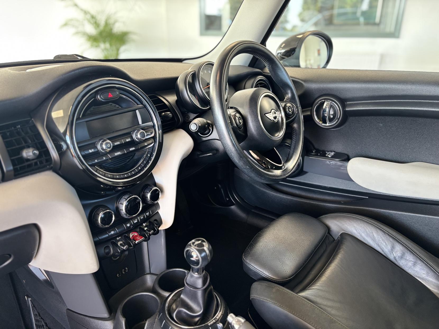 MINI Hatch 1.5 Cooper Hatchback 3dr Petrol Manual Euro 6 (s/s) (136 ps)