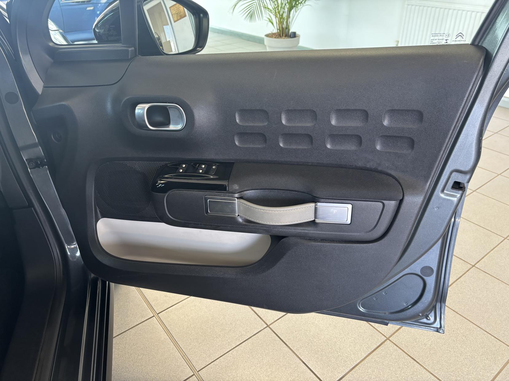 Citroen C3 1.2 PureTech Flair Hatchback 5dr Petrol Manual Euro 6 (82 ps)