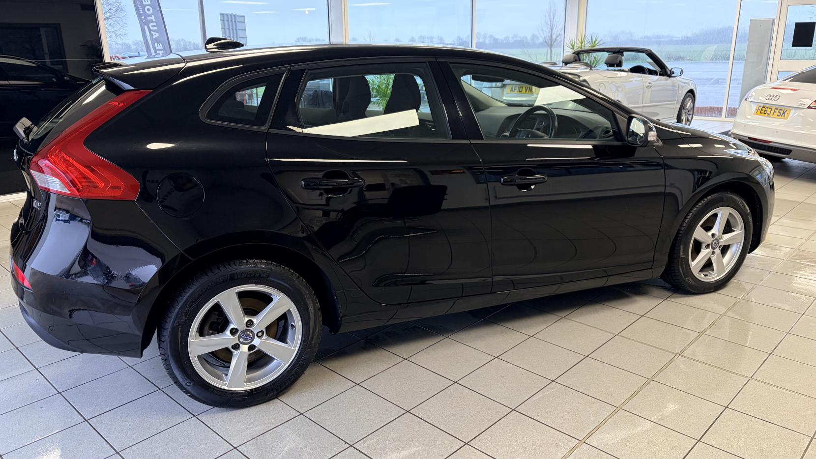 Volvo V40 2.0 T2 ES Hatchback 5dr Petrol Manual Euro 6 (s/s) (122 ps)