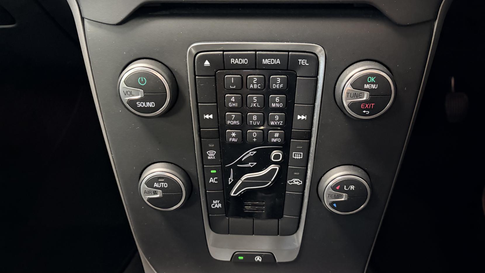 Volvo V40 2.0 T2 ES Hatchback 5dr Petrol Manual Euro 6 (s/s) (122 ps)