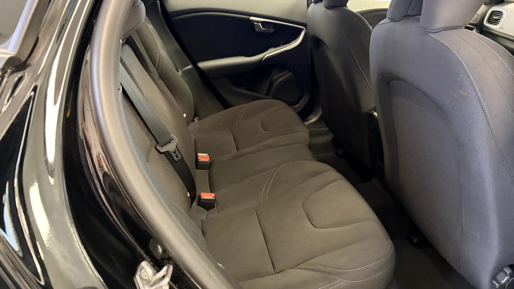 Volvo V40 2.0 T2 ES Hatchback 5dr Petrol Manual Euro 6 (s/s) (122 ps)