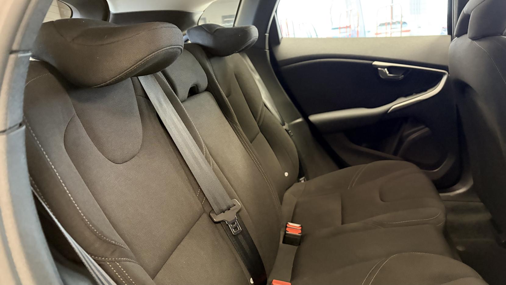 Volvo V40 2.0 T2 ES Hatchback 5dr Petrol Manual Euro 6 (s/s) (122 ps)