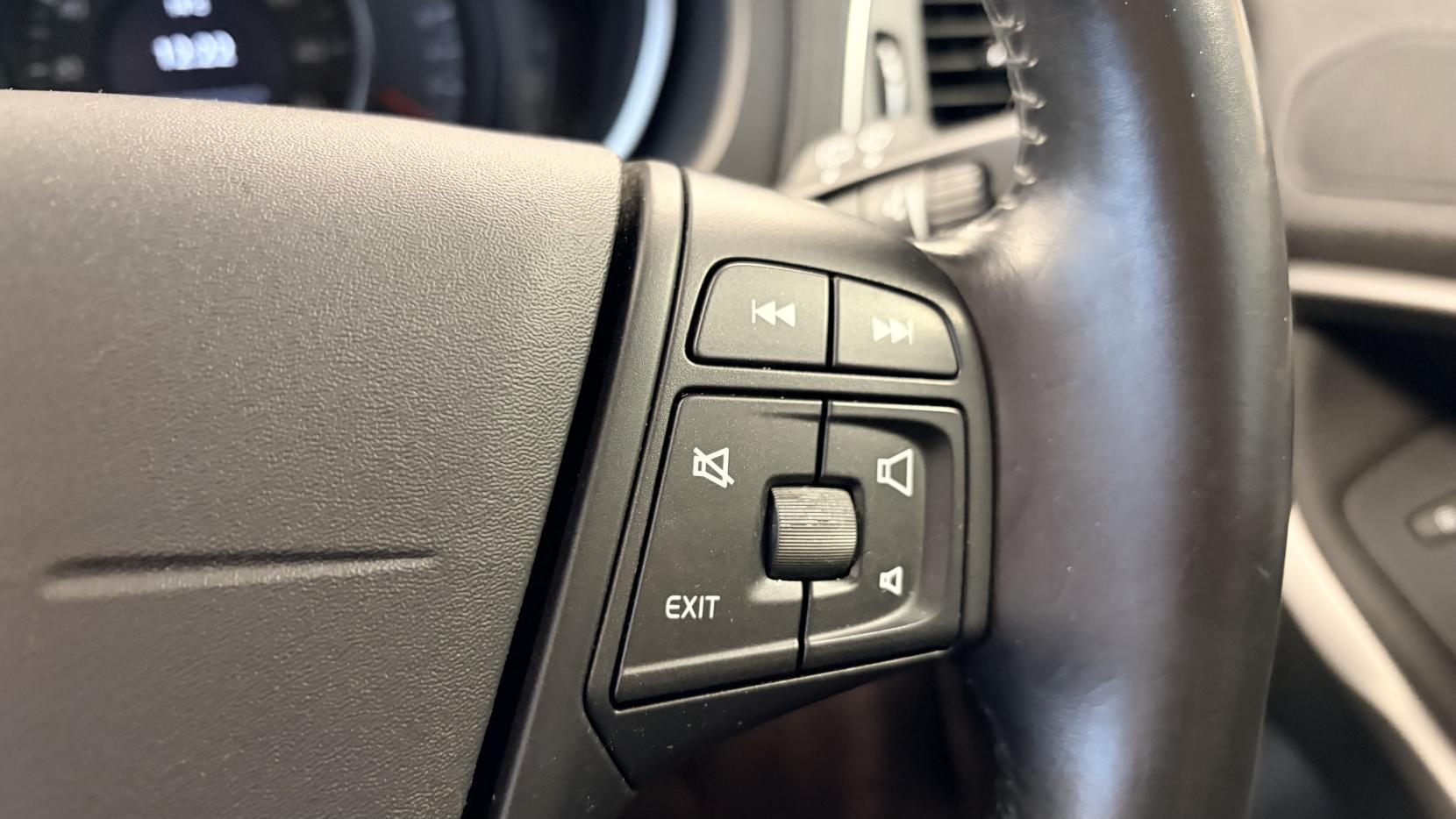 Volvo V40 2.0 T2 ES Hatchback 5dr Petrol Manual Euro 6 (s/s) (122 ps)