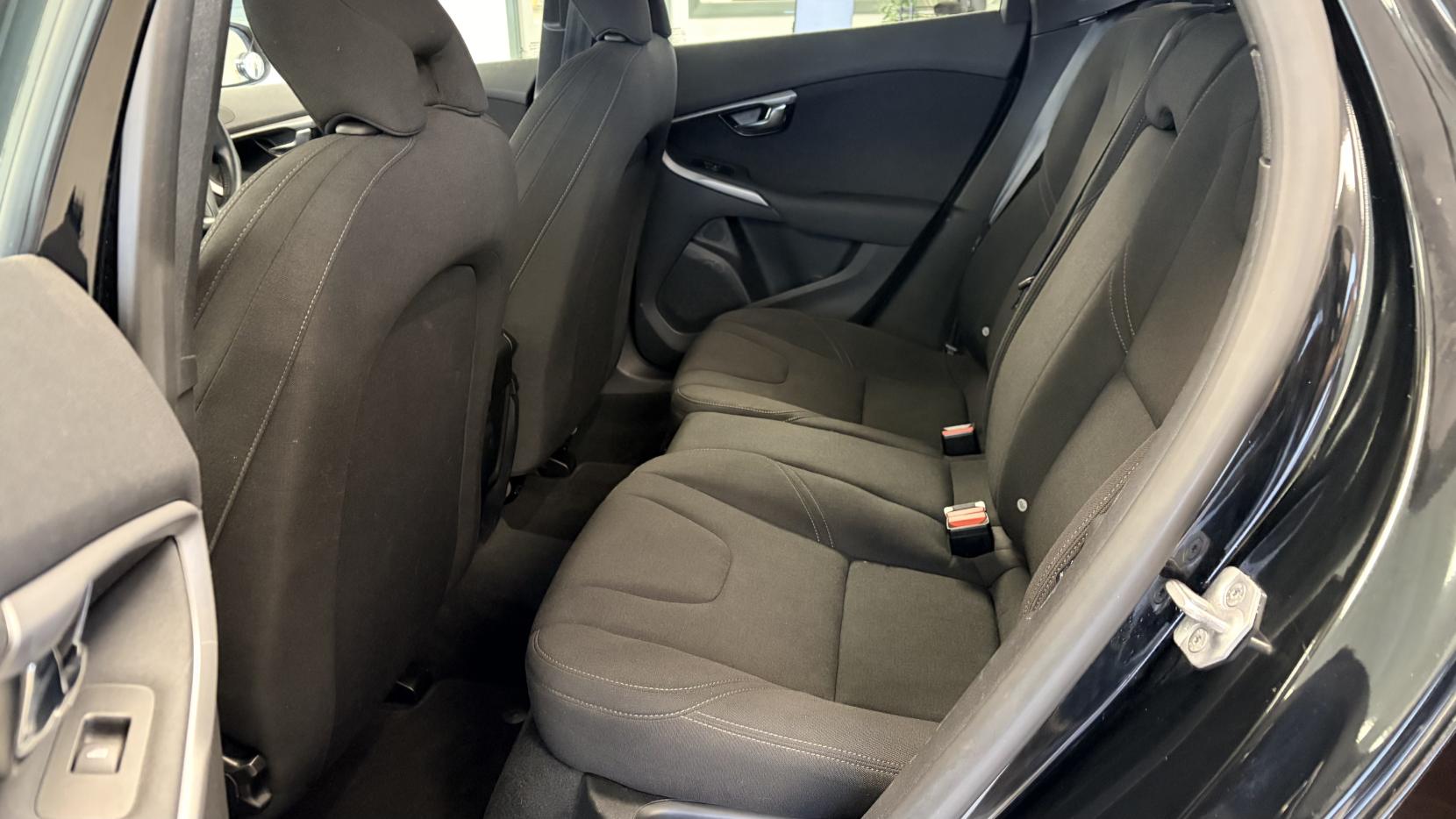 Volvo V40 2.0 T2 ES Hatchback 5dr Petrol Manual Euro 6 (s/s) (122 ps)