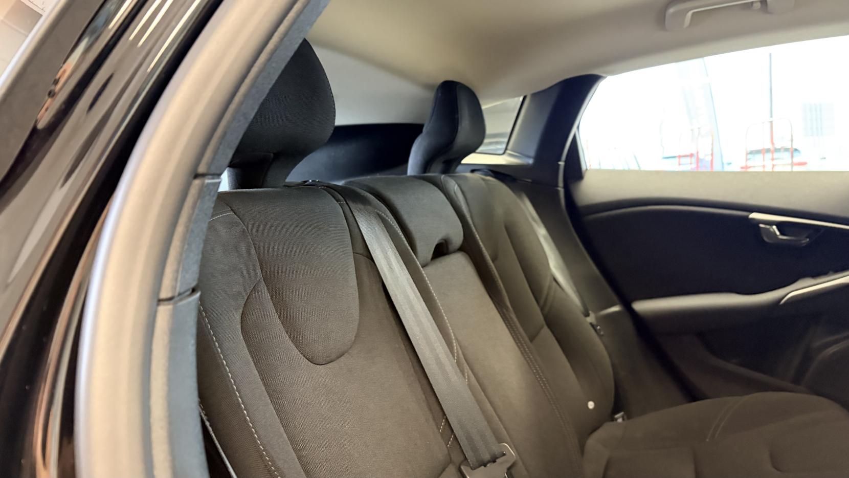 Volvo V40 2.0 T2 ES Hatchback 5dr Petrol Manual Euro 6 (s/s) (122 ps)