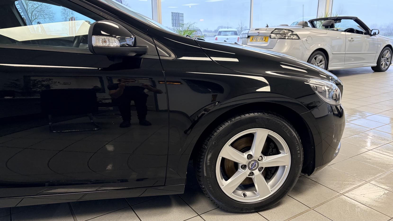 Volvo V40 2.0 T2 ES Hatchback 5dr Petrol Manual Euro 6 (s/s) (122 ps)