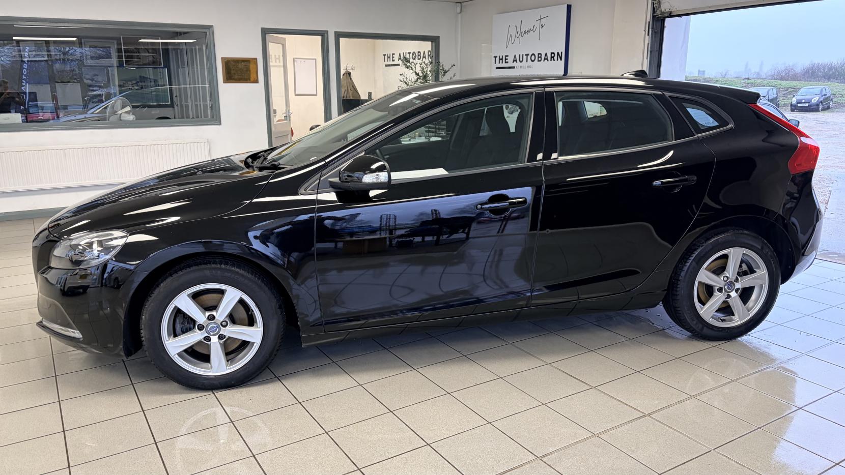 Volvo V40 2.0 T2 ES Hatchback 5dr Petrol Manual Euro 6 (s/s) (122 ps)