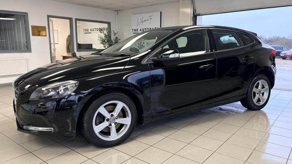 Volvo V40 2.0 T2 ES Hatchback 5dr Petrol Manual Euro 6 (s/s) (122 ps)