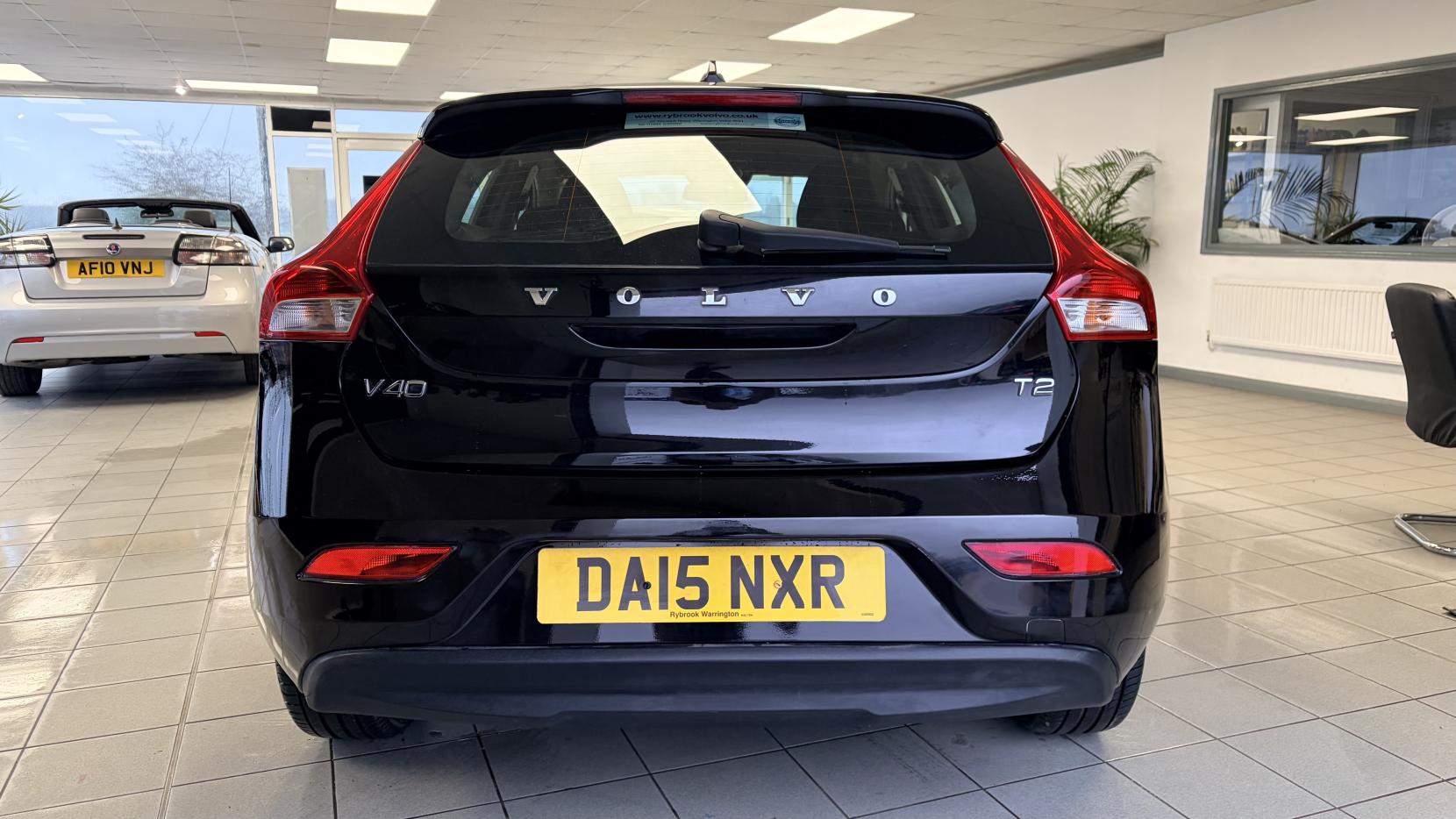 Volvo V40 2.0 T2 ES Hatchback 5dr Petrol Manual Euro 6 (s/s) (122 ps)