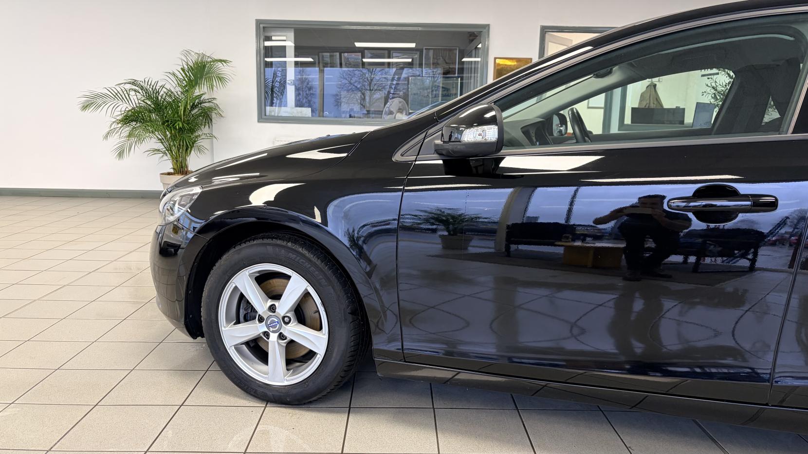 Volvo V40 2.0 T2 ES Hatchback 5dr Petrol Manual Euro 6 (s/s) (122 ps)