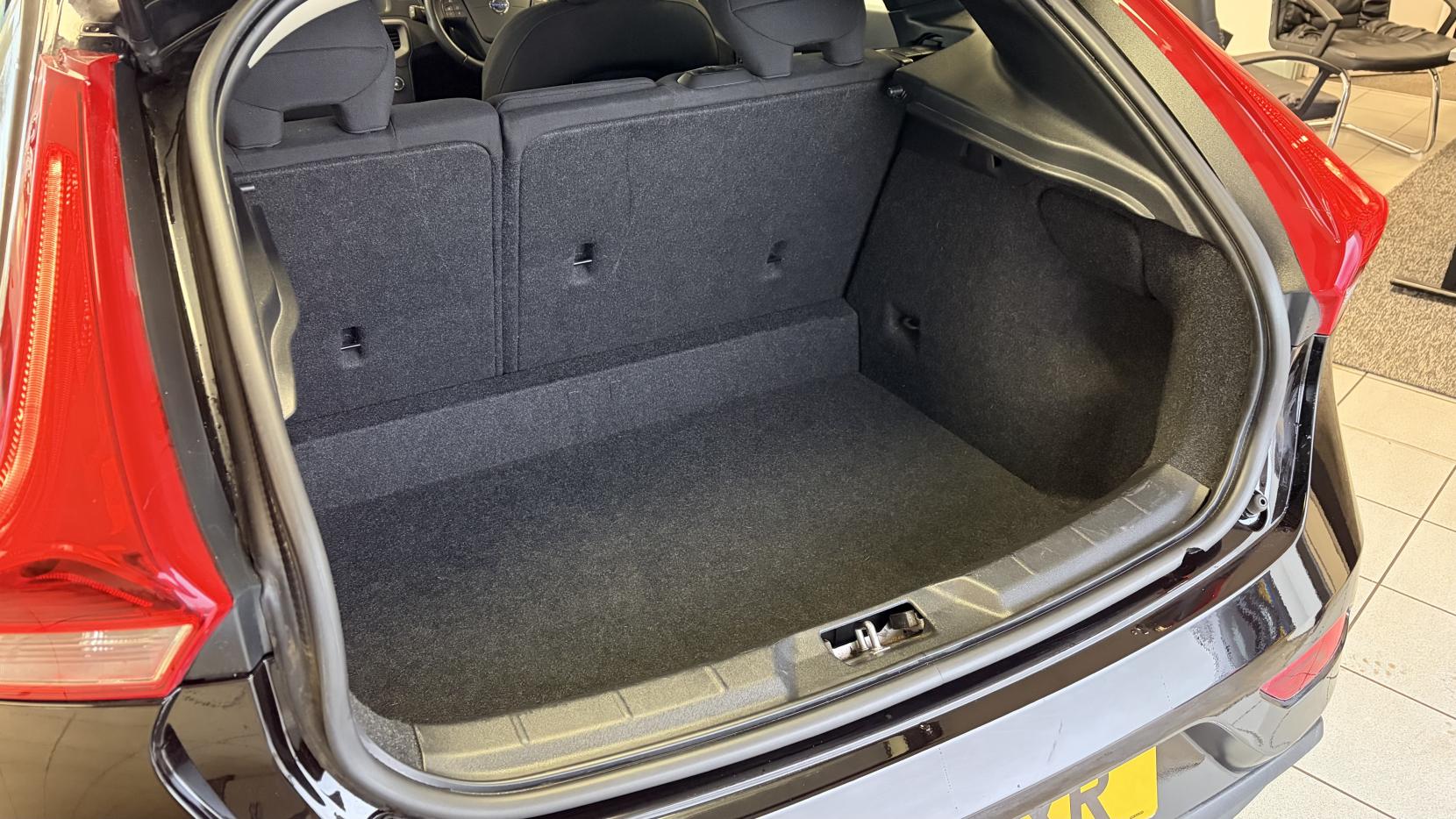 Volvo V40 2.0 T2 ES Hatchback 5dr Petrol Manual Euro 6 (s/s) (122 ps)