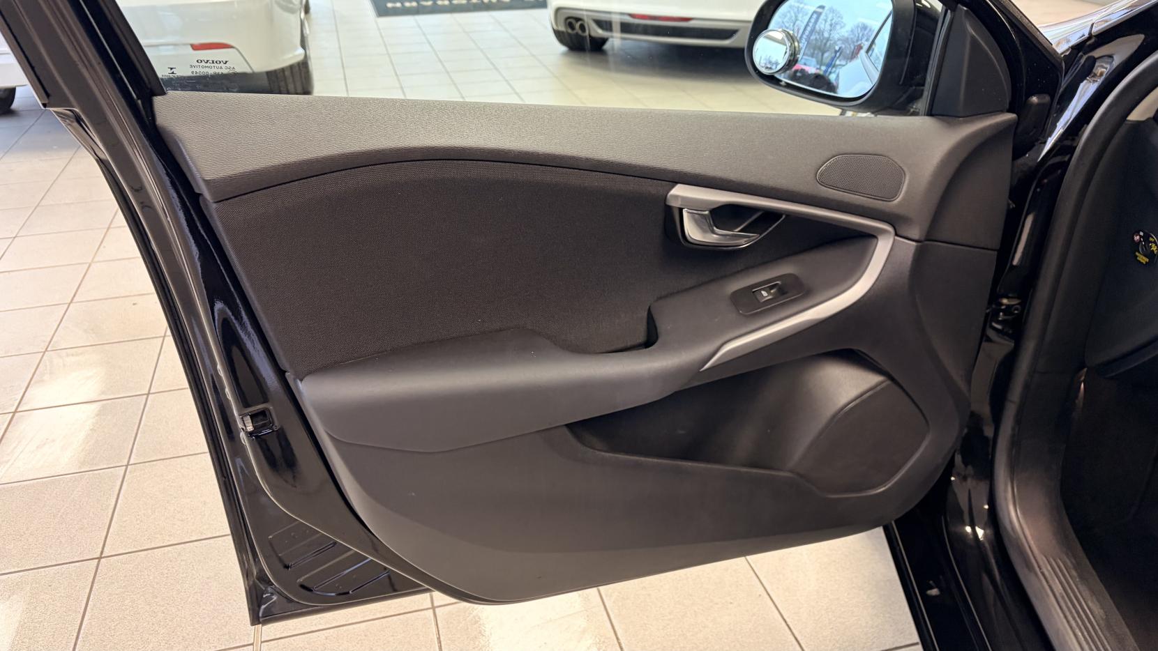 Volvo V40 2.0 T2 ES Hatchback 5dr Petrol Manual Euro 6 (s/s) (122 ps)